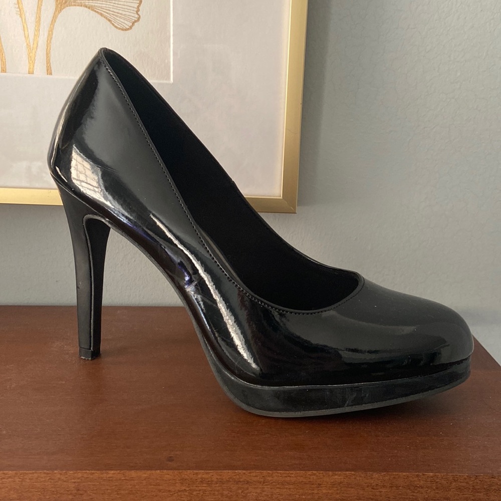 Fiona Payless Kambridge black patent platforms